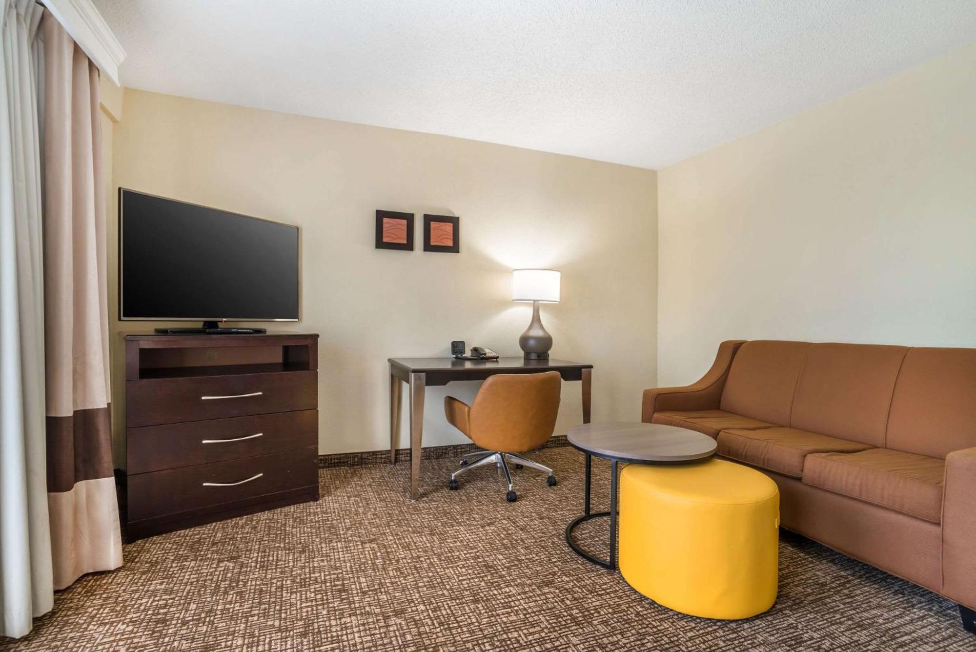 Comfort Inn & Suites Lake Norman Cornelius Exterior photo