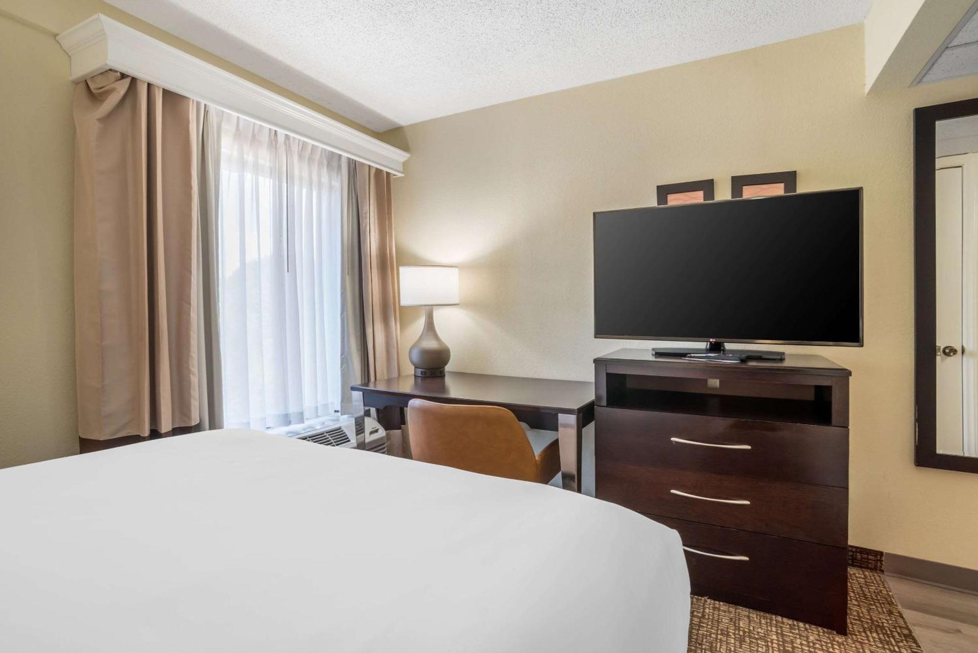 Comfort Inn & Suites Lake Norman Cornelius Exterior photo