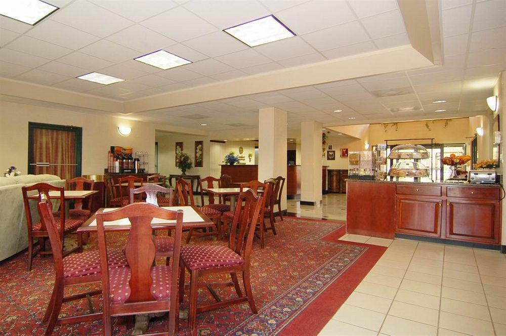 Comfort Inn & Suites Lake Norman Cornelius Restaurant photo